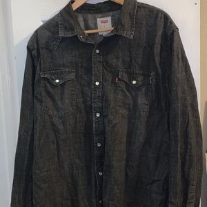 Men’s black denim Levi’s pearl snap shirt